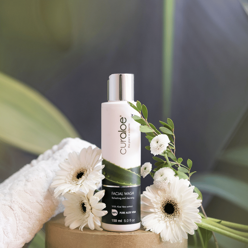 Curaloe gentle facial wash, effectively removing oil and dirt, ideal for maintaining pH balance and reducing acne
