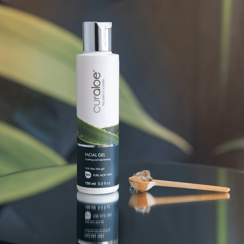 Facial treatment gel in Curaloe Flawless Skin Kit, with 95% Aloe Vera, hydrating and calming sensitive or acne-prone skin